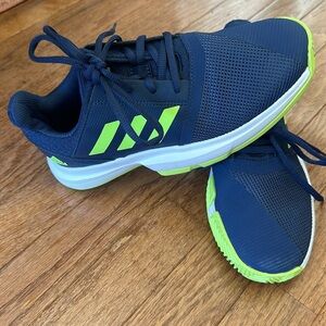 Adidas CourtJam Bounce Boys Youth Tennis Shoes 4.5